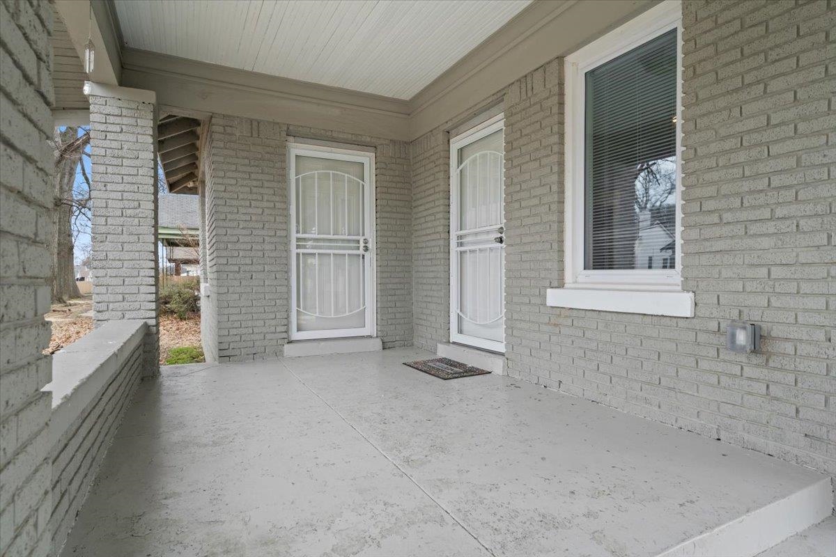 598 Spring Street Memphis, TN 38112 - Photo 3 of 29 a view of an empty room with a fireplace