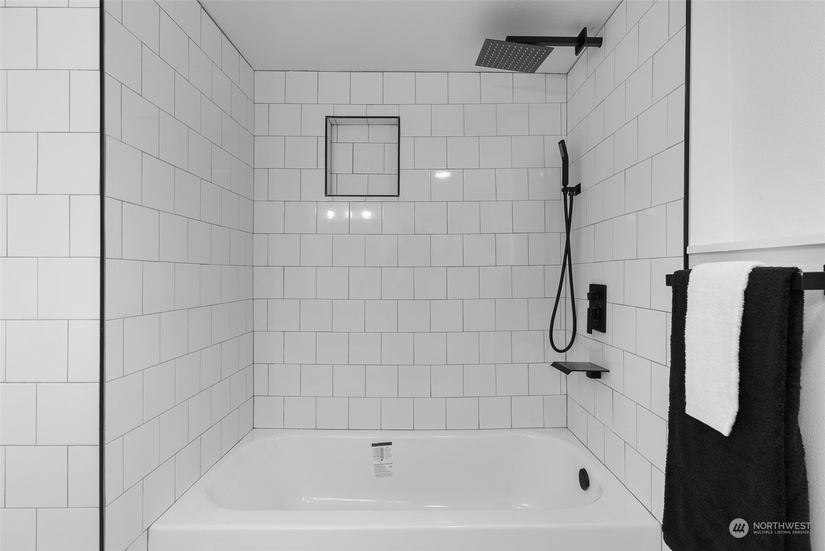 3932 South Morgan Street Seattle, WA 98118 - Photo 29 of 40 a bathroom with a bathtub