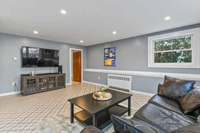 $599,900 | 12 Laurence Way, Falmouth, ME 04105