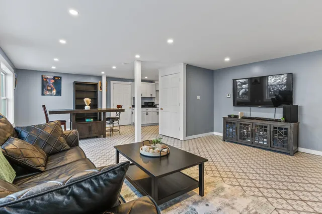 $599,900 | 12 Laurence Way, Falmouth, ME 04105