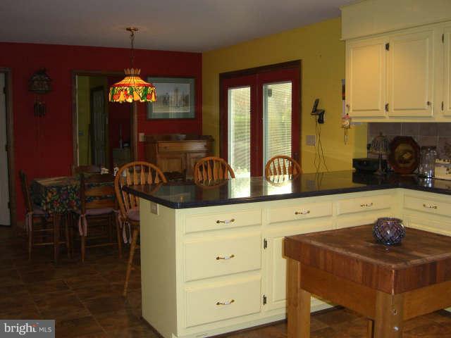 4302 Valley View Road Middletown, MD 21769 - Photo 6 of 22 Corian counters in Kitchen