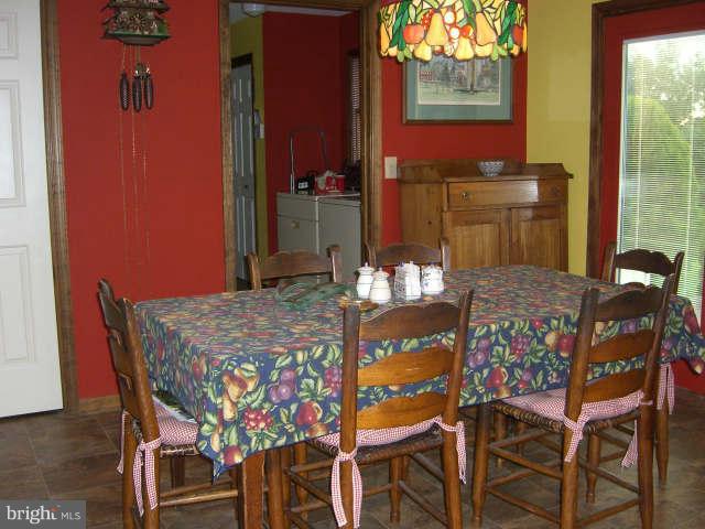 4302 Valley View Road Middletown, MD 21769 - Photo 7 of 22 Large eating area adjoins kitchen
