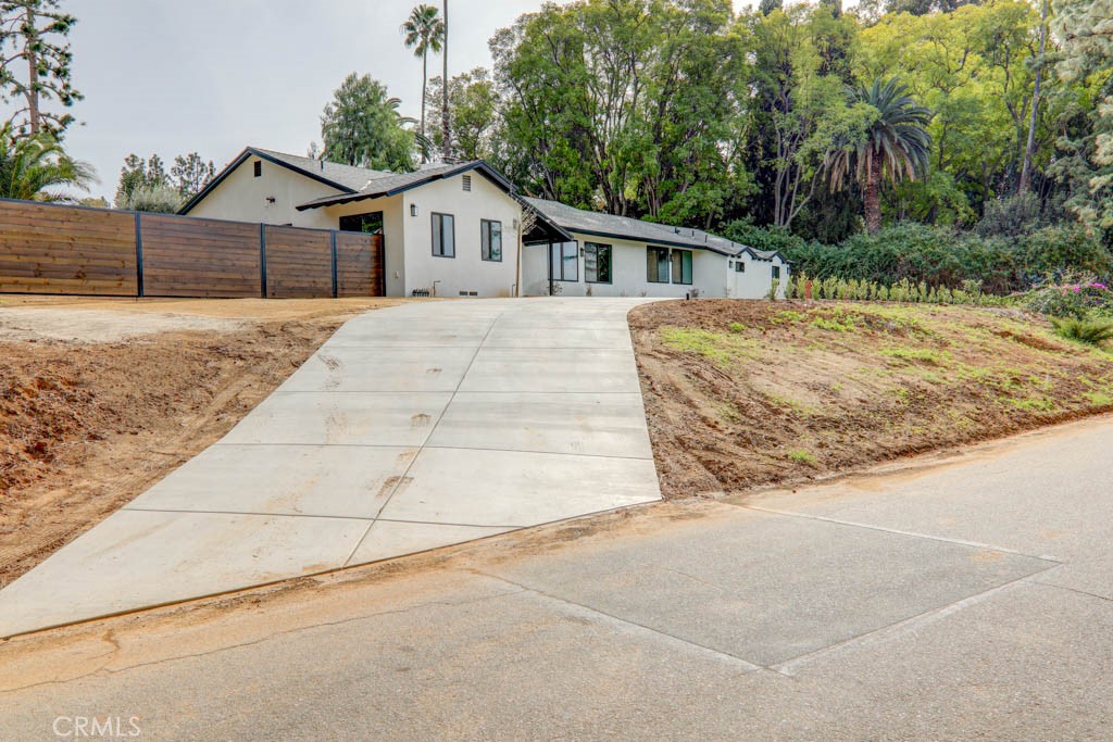 6174 Hawarden Drive Riverside, CA 92506 - Photo 4 of 51