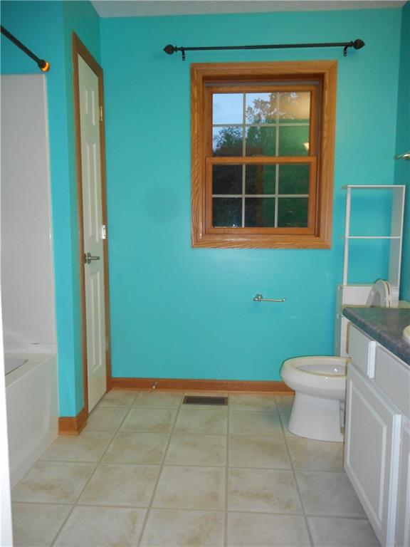 130 Vance Road New Castle, PA 16102 - Photo 13 of 25 fully equipped upstairs bathroom