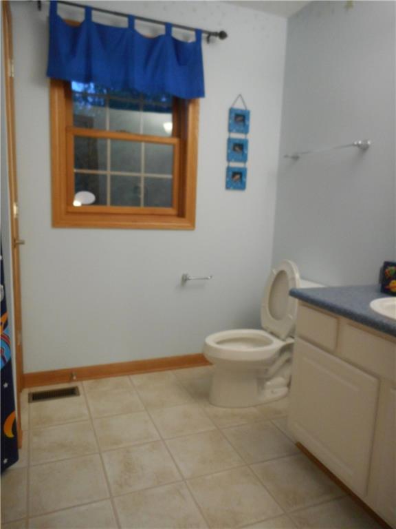 130 Vance Road New Castle, PA 16102 - Photo 14 of 25 Fully equipped upstairs master bath.