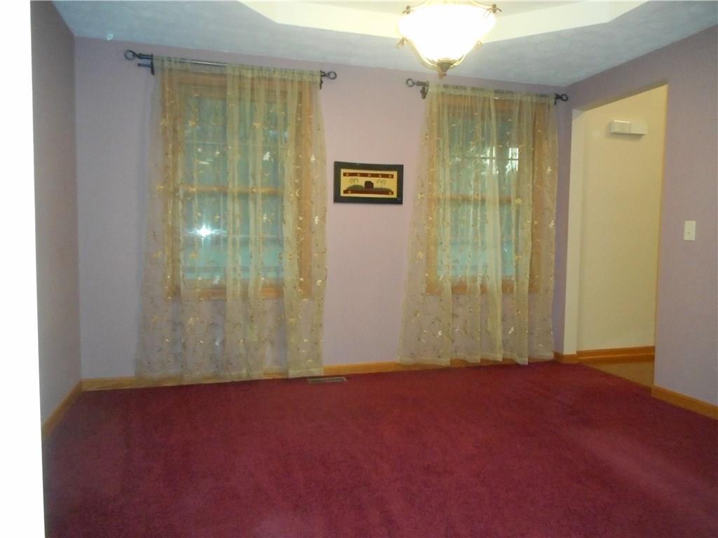 130 Vance Road New Castle, PA 16102 - Photo 9 of 25 Beautiful recessed octagonal ceiling for you fine dining.