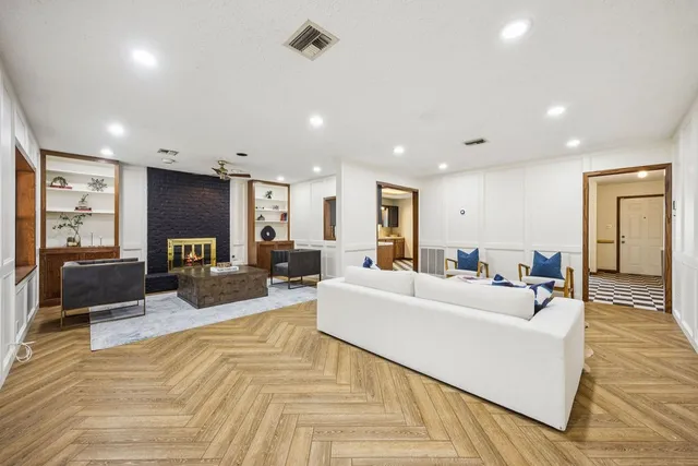 $529,000 | 1721 Saxon Drive, Houston, TX 77018