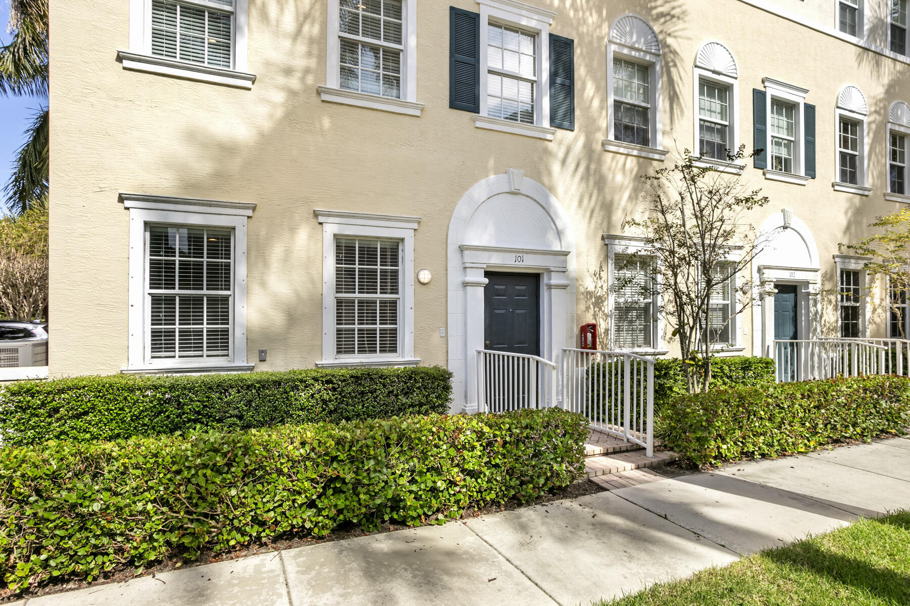 114 Locustberry Lane, Unit 101 Jupiter, FL 33458 - Photo 31 of 59 a view of a building with a garden