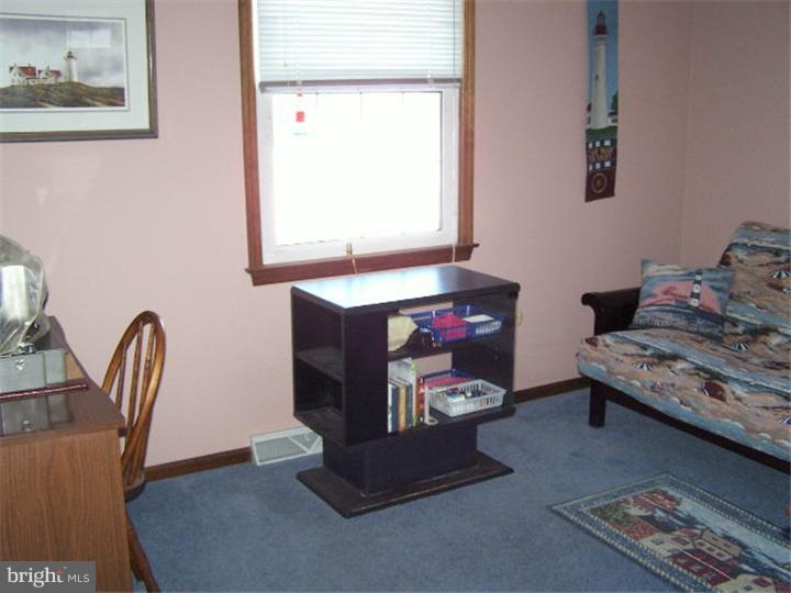 572 Lincoln Road Pilesgrove, NJ 08098 - Photo 15 of 16 Bedroom 3