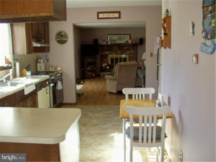 572 Lincoln Road Pilesgrove, NJ 08098 - Photo 6 of 16 Kitchen