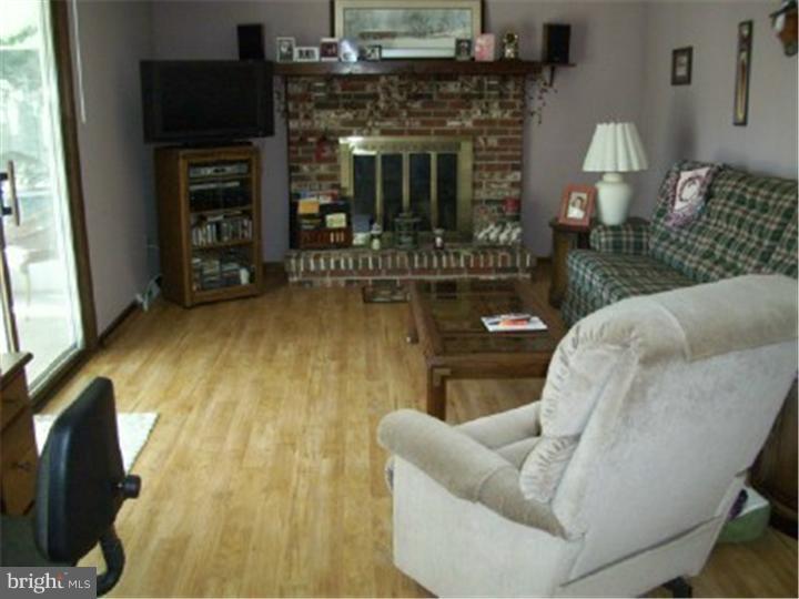 572 Lincoln Road Pilesgrove, NJ 08098 - Photo 8 of 16 Den