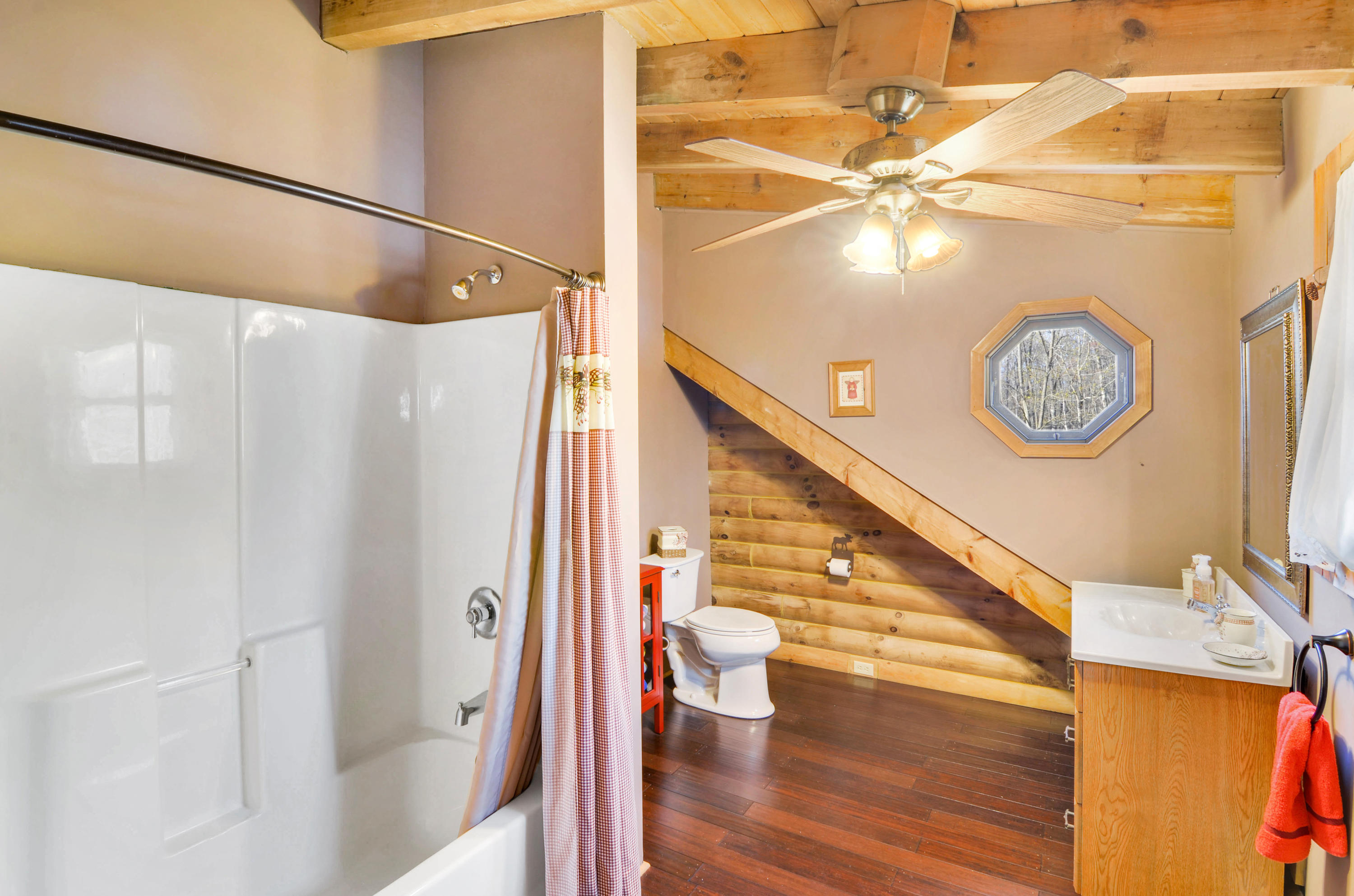 8605 Mill Branch Road Covington, VA 24426 - Photo 25 of 29 Bathroom 3 - Second Floor
