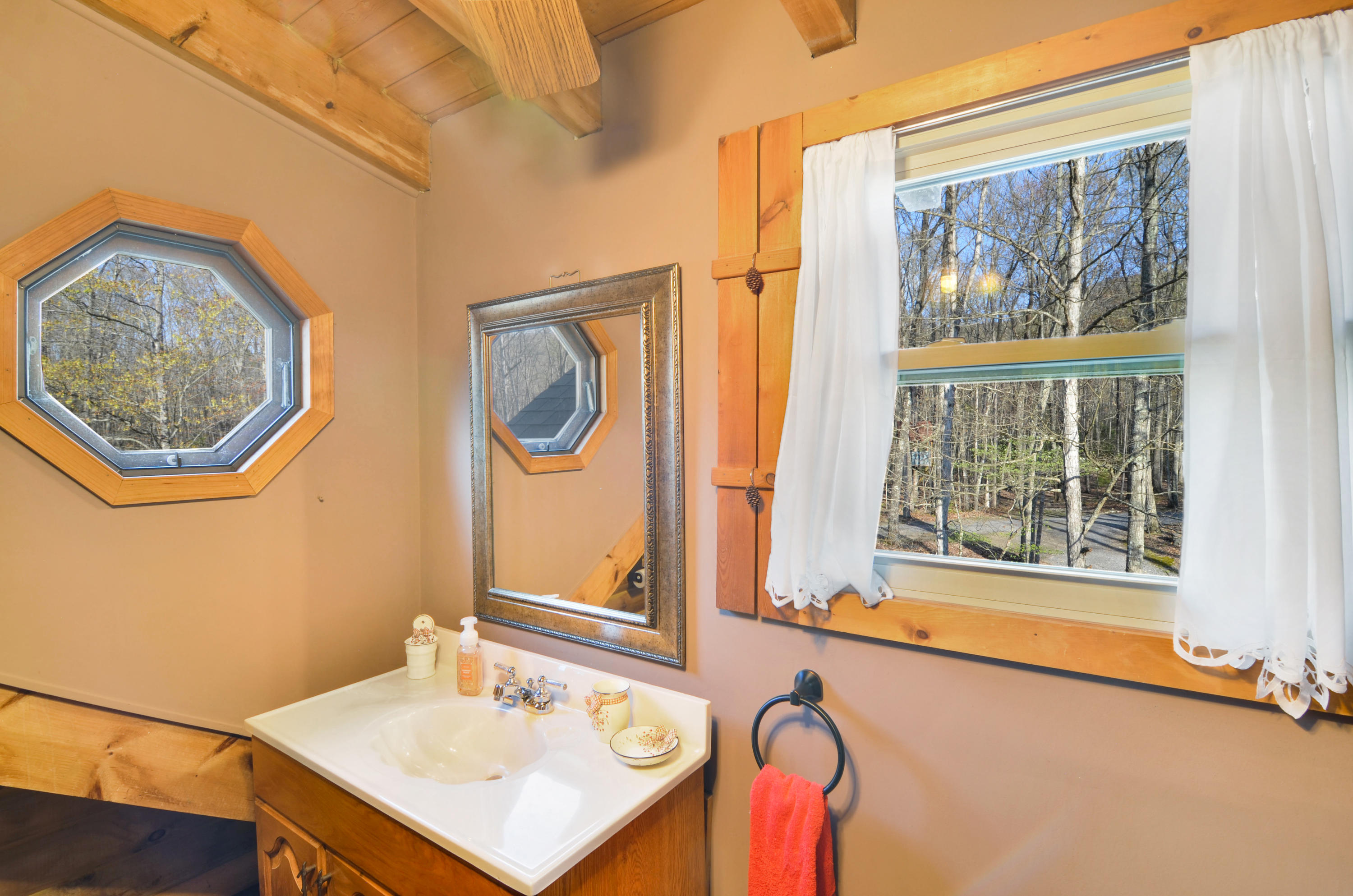 8605 Mill Branch Road Covington, VA 24426 - Photo 26 of 29 Bathroom 3 - Second Floor