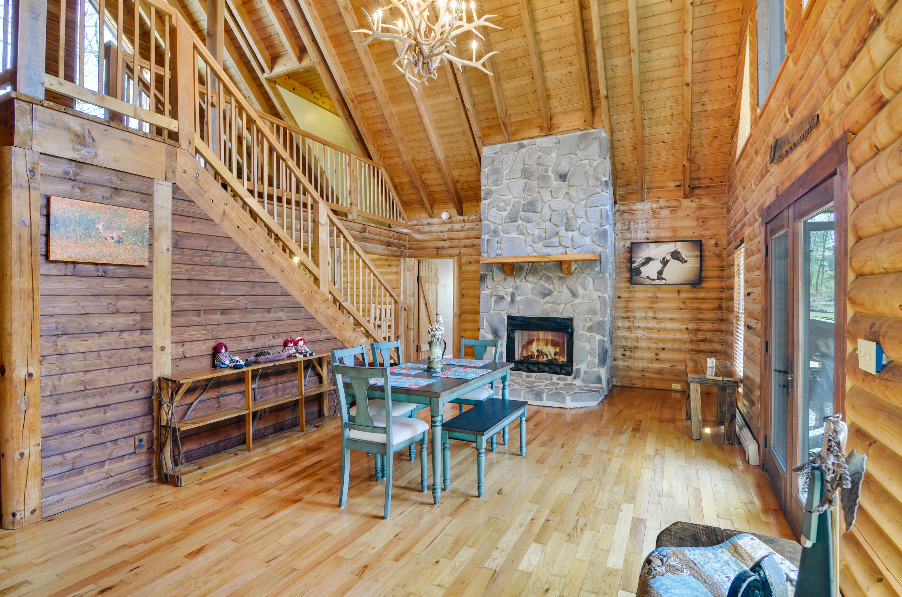 8605 Mill Branch Road Covington, VA 24426 - Photo 6 of 29 Dinning Area / Fireplace