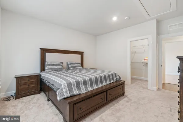 $950,000 | 6547 Clubhouse Boulevard, Laurel, MD 20708