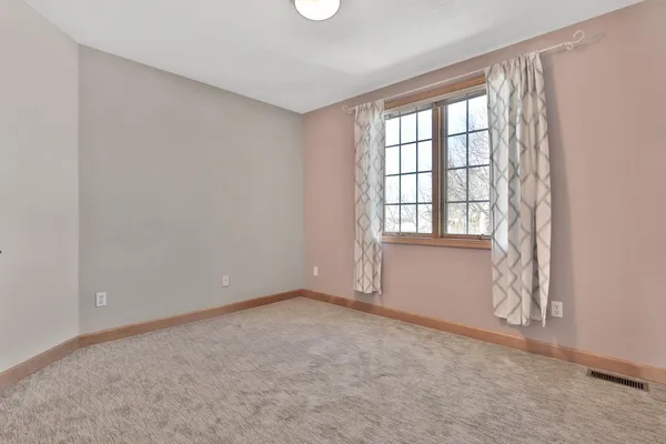 $749,900 | 3020 Carey Heights Drive, Maplewood, MN 55109
