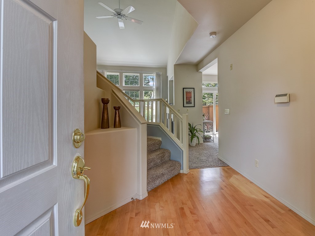 4523 Northeast 6th Court Renton, WA 98059 - Photo 2 of 26