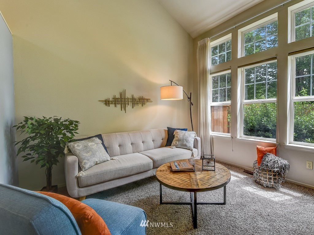 4523 Northeast 6th Court Renton, WA 98059 - Photo 4 of 26