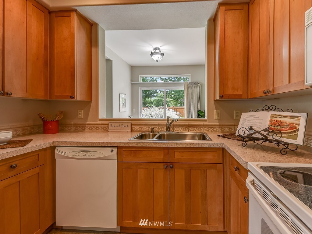 4523 Northeast 6th Court Renton, WA 98059 - Photo 7 of 26