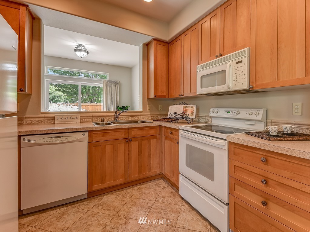 4523 Northeast 6th Court Renton, WA 98059 - Photo 9 of 26