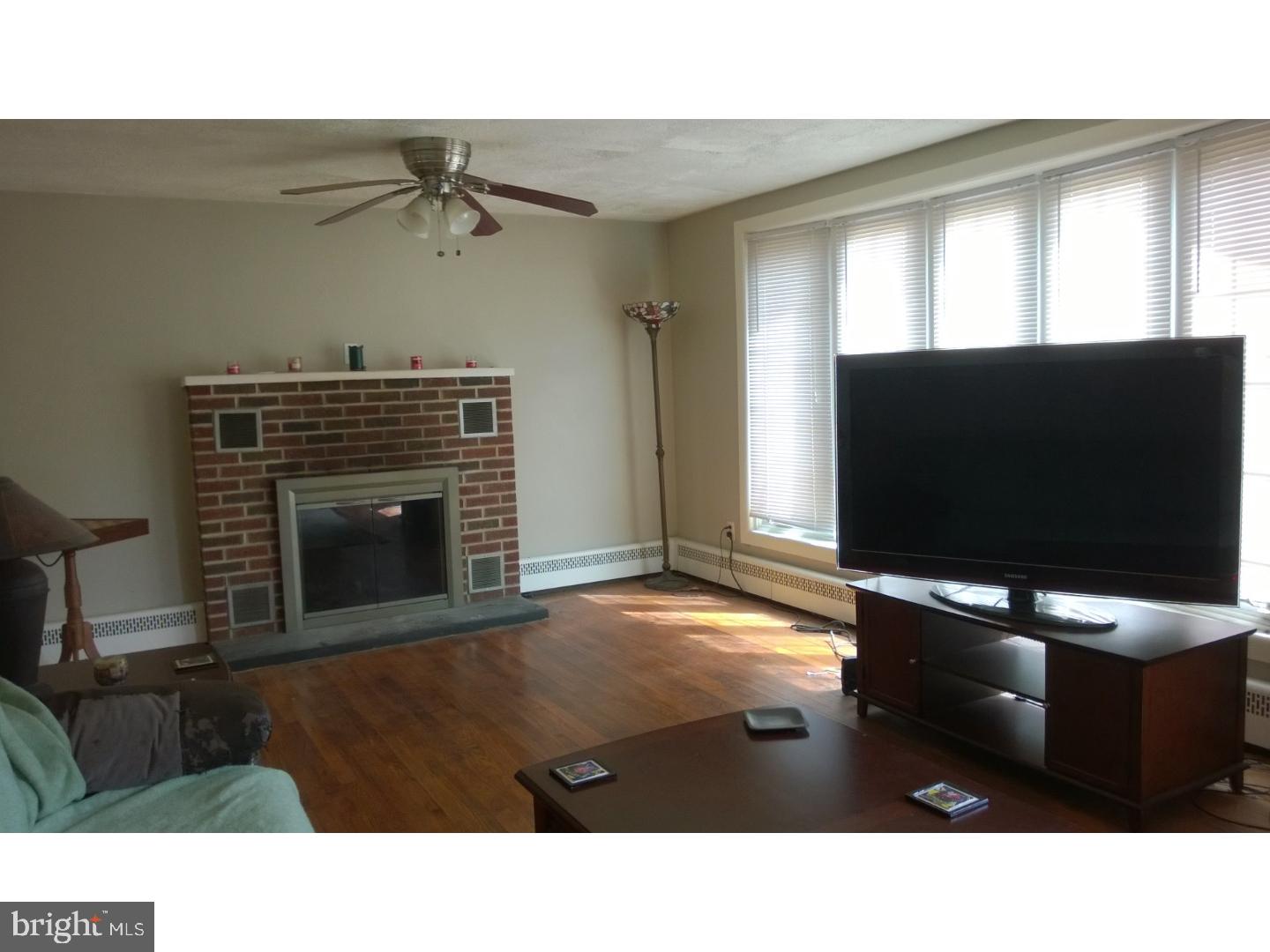 110 Zieber Road Spring City, PA 19475 - Photo 5 of 11 Living Room