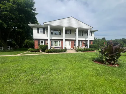 $1,250 | 512 Hill Street, Unit 2S, Walworth, WI 53184