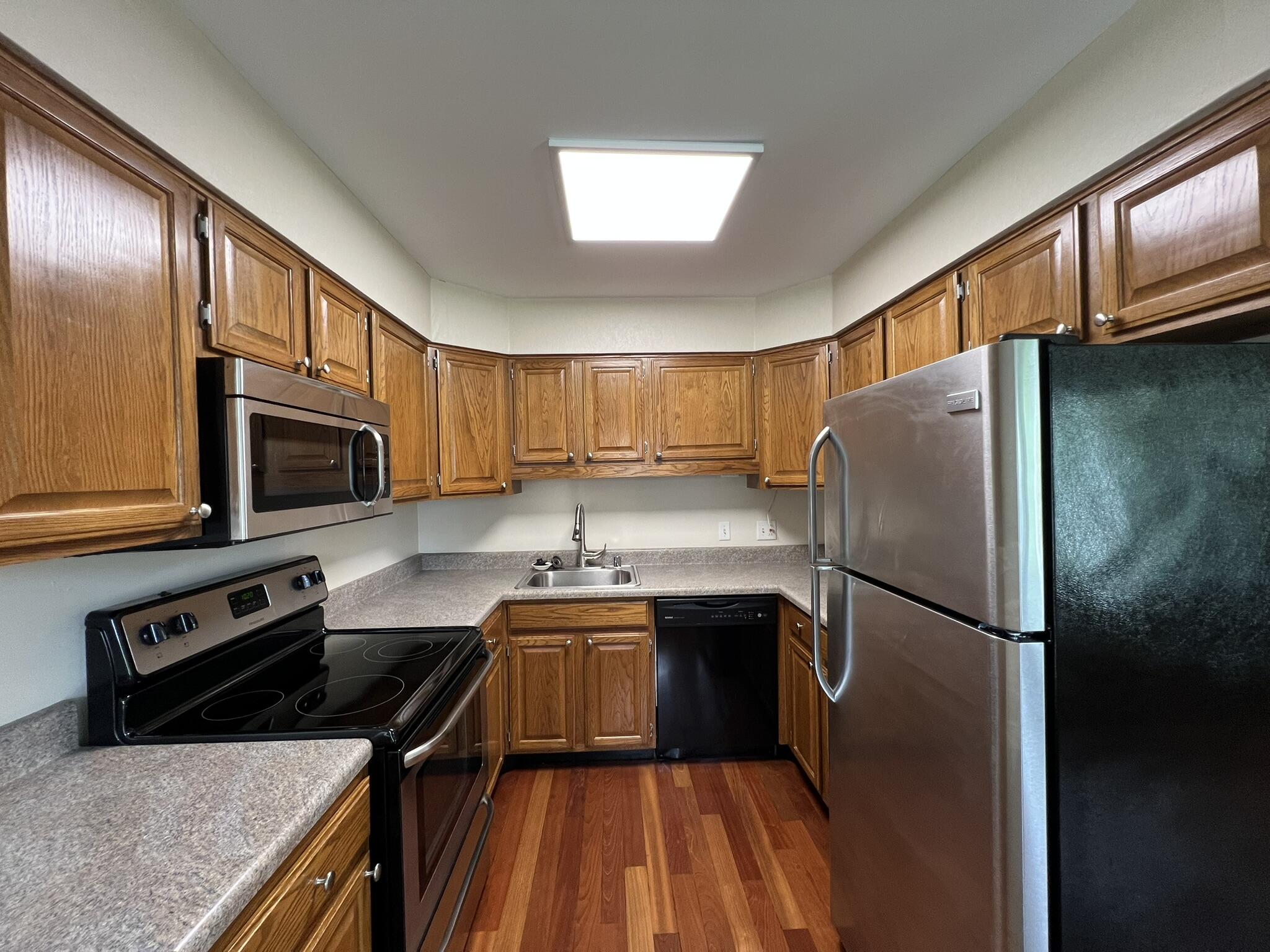 512 Hill Street, Unit 2S Walworth, WI 53184 - Photo 6 of 14 F. Kitchen
