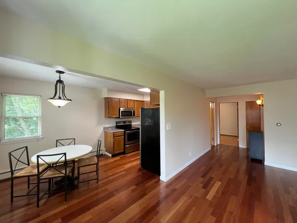 $1,250 | 512 Hill Street, Unit 2S, Walworth, WI 53184