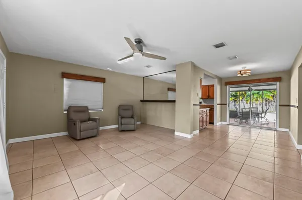 a view of livingroom with furniture