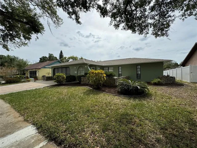 a view of a house with backyard and sitting area