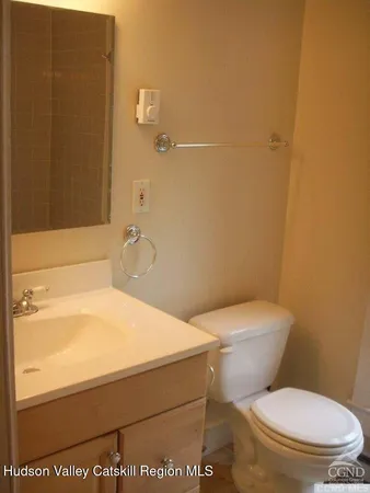 $1,450 | 36 Spring Street, Unit 3, Chatham, NY 12037