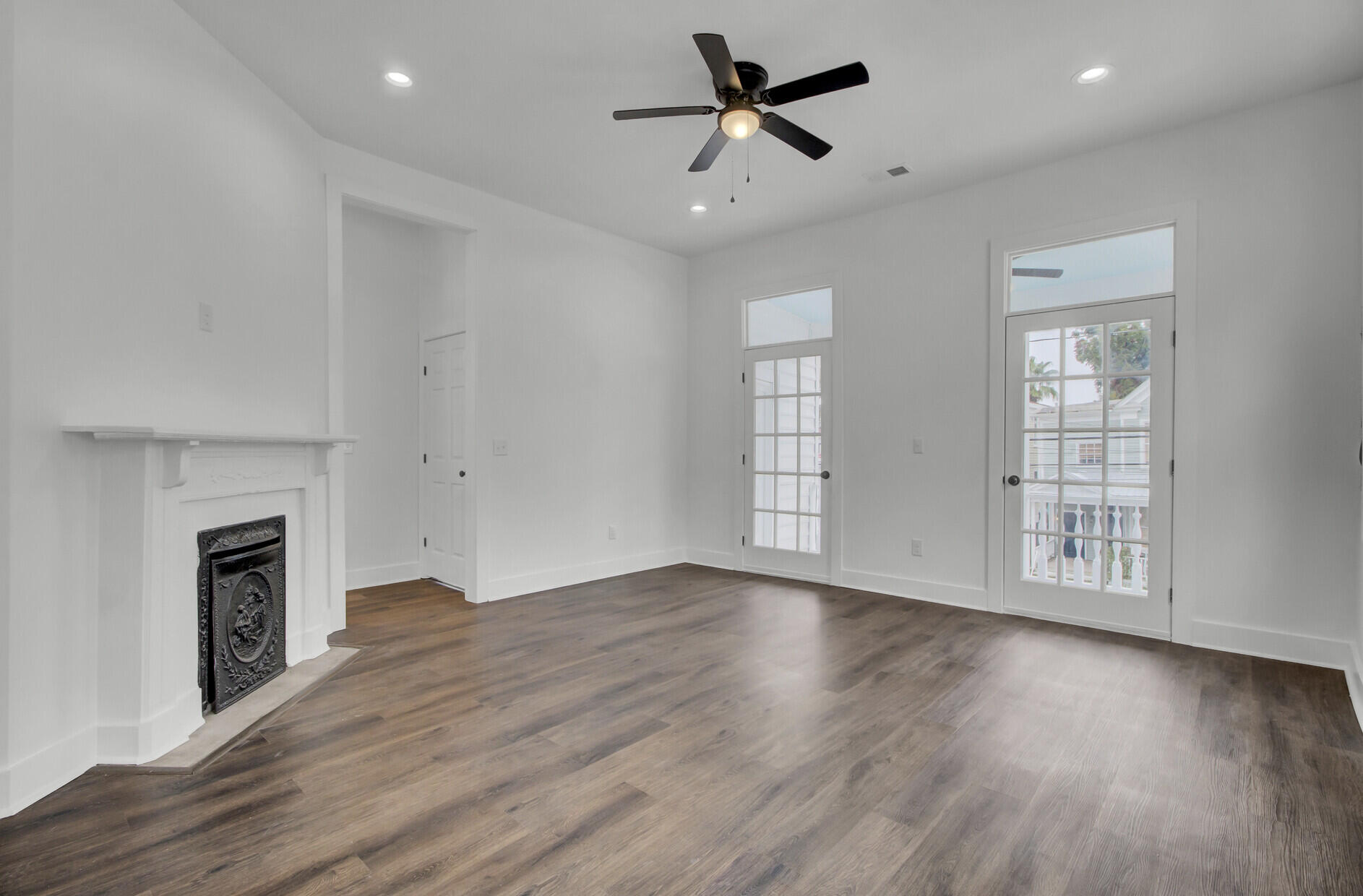 124 Fishburne Street Charleston, SC 29403 - Photo 10 of 18 Unit 2: Living/Balcony
