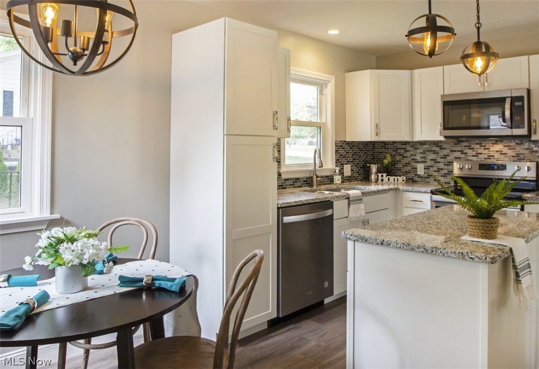316 Pembroke Road Akron, OH 44333 - Photo 4 of 15 Gallery Image 4