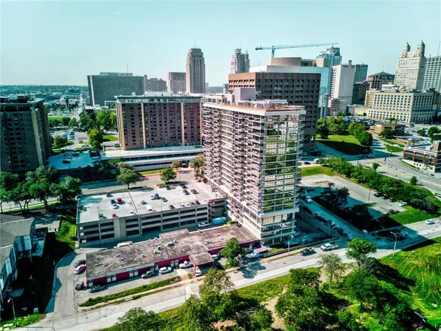 $195,000 | 600 Admiral Boulevard, Unit 604, Kansas City, MO 64106