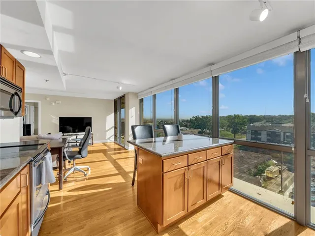 $195,000 | 600 Admiral Boulevard, Unit 604, Kansas City, MO 64106