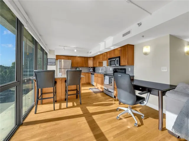 $195,000 | 600 Admiral Boulevard, Unit 604, Kansas City, MO 64106