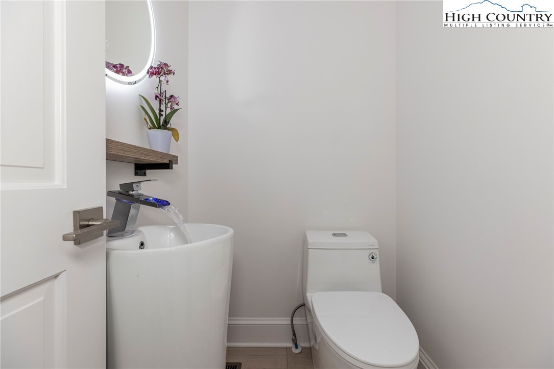 455 Old Farms Road Wilkesboro, NC 28697 - Photo 9 of 43