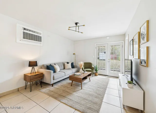 $950 | 508 General Mouton Avenue, Lafayette, LA 70501