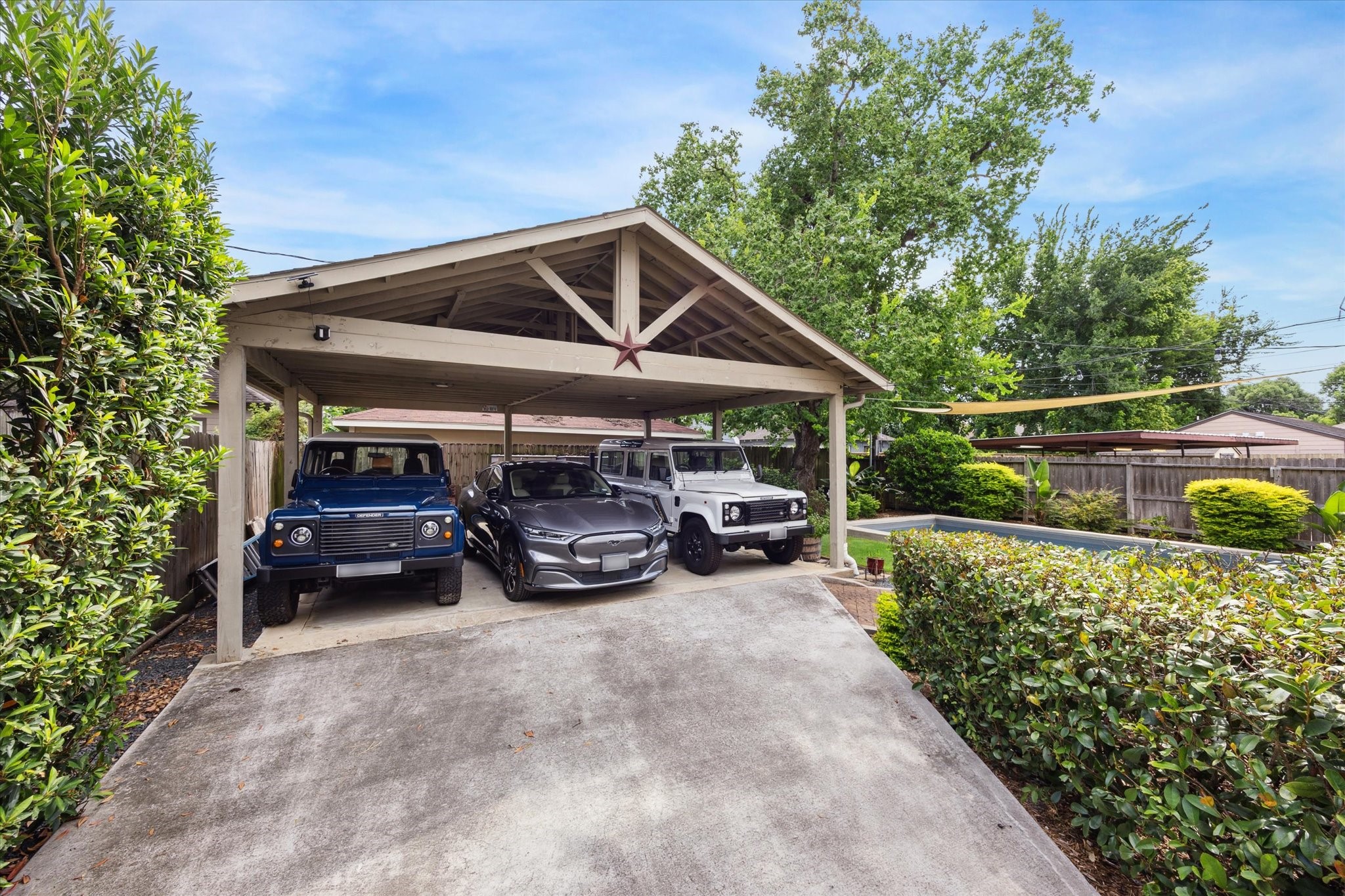 2618 Cleburne Street Houston, TX 77004 - Photo 2 of 25 a view of outdoor space yard and deck