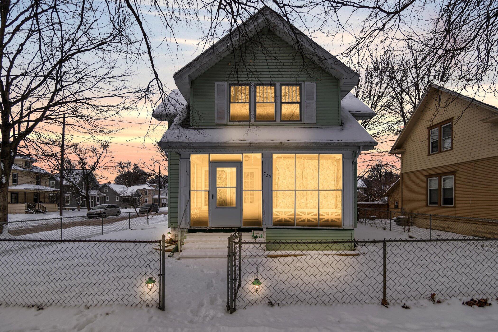 732 Fifth Street Jackson, MI 49203 - Photo 1 of 27 01-732-Fifth-St-WindowStill-Real-Estate-