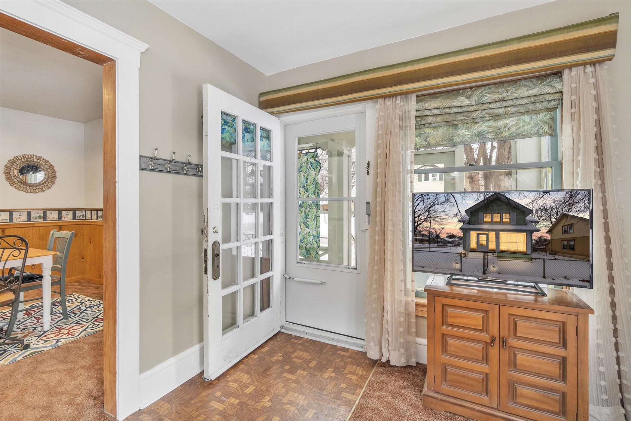 732 Fifth Street Jackson, MI 49203 - Photo 6 of 27 06-732-Fifth-St-WindowStill-Real-Estate-