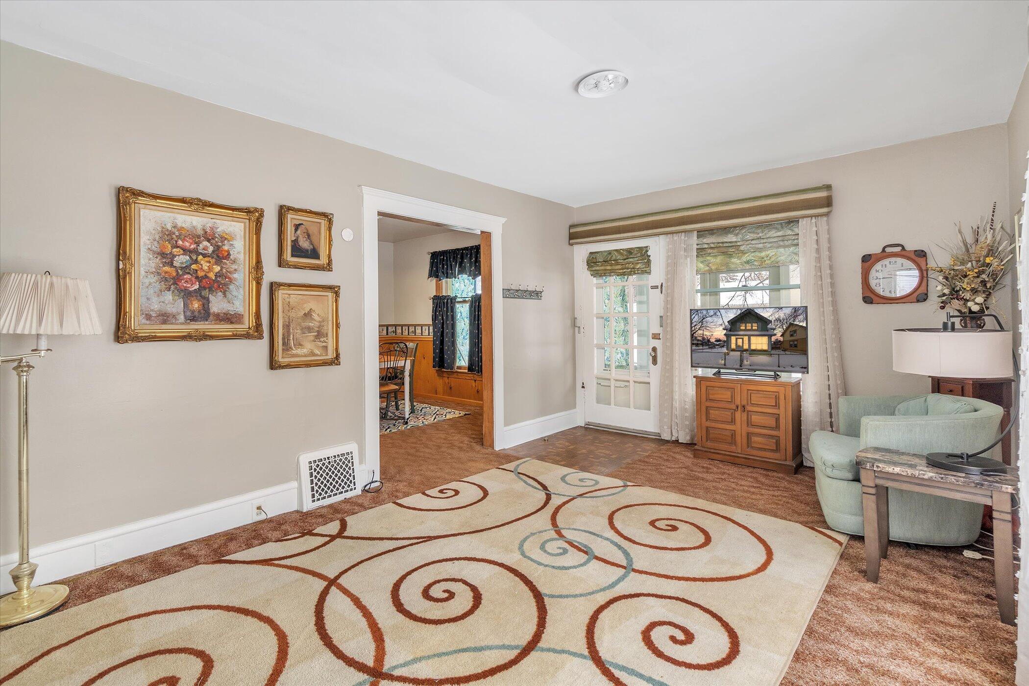 732 Fifth Street Jackson, MI 49203 - Photo 8 of 27 08-732-Fifth-St-WindowStill-Real-Estate-
