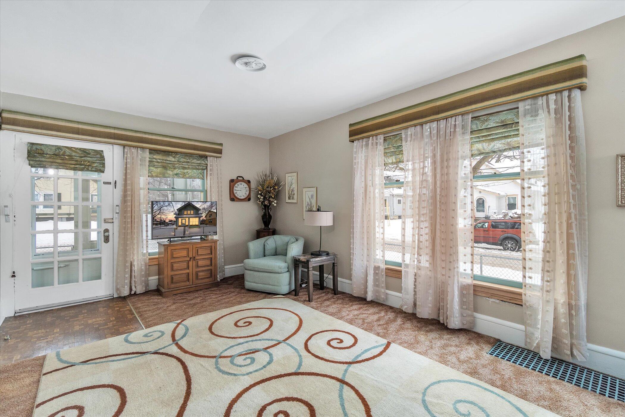 732 Fifth Street Jackson, MI 49203 - Photo 10 of 27 10-732-Fifth-St-WindowStill-Real-Estate-