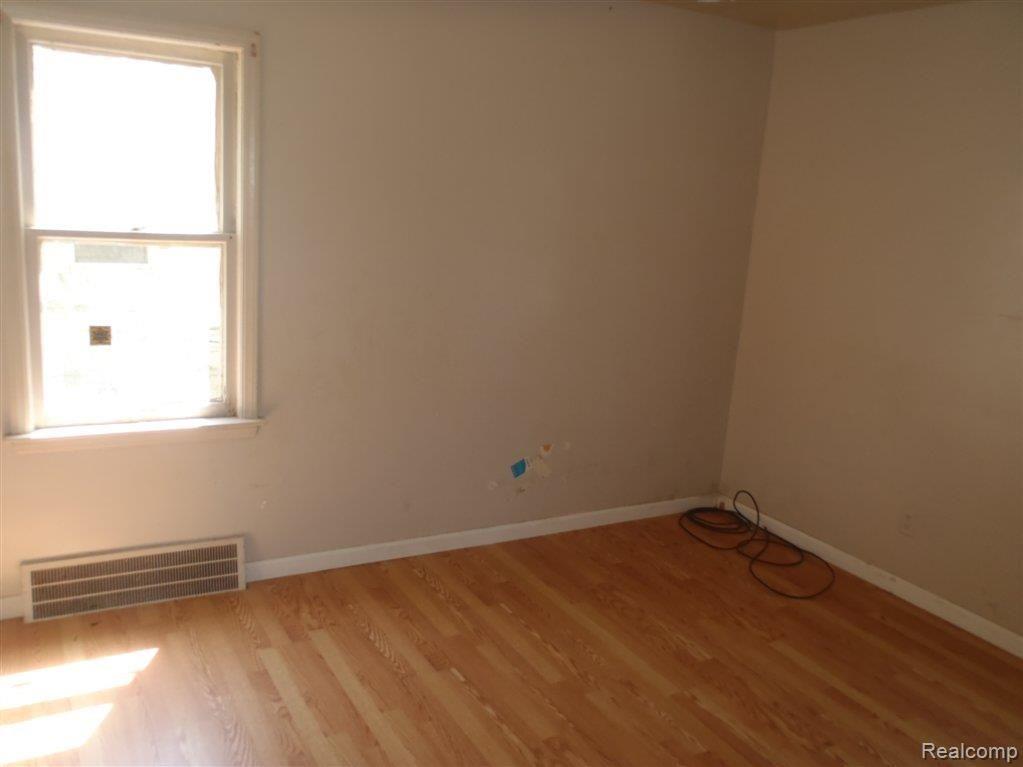 11413 Evergreen Road Detroit, MI 48228 - Photo 12 of 18 04-27-2012_HAM 476.JPG