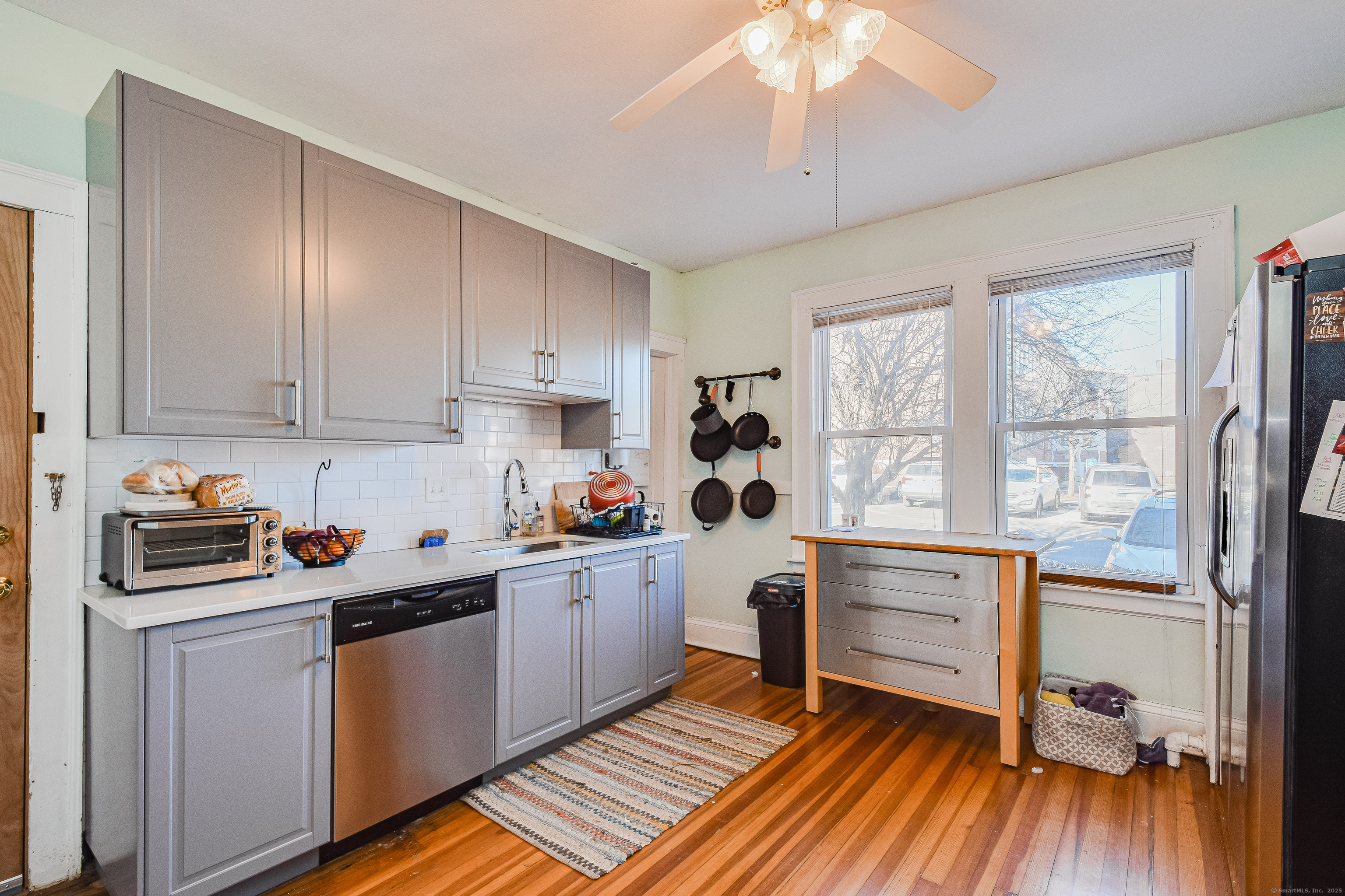 51 Bretton Road West Hartford, CT 06119 - Photo 3 of 39