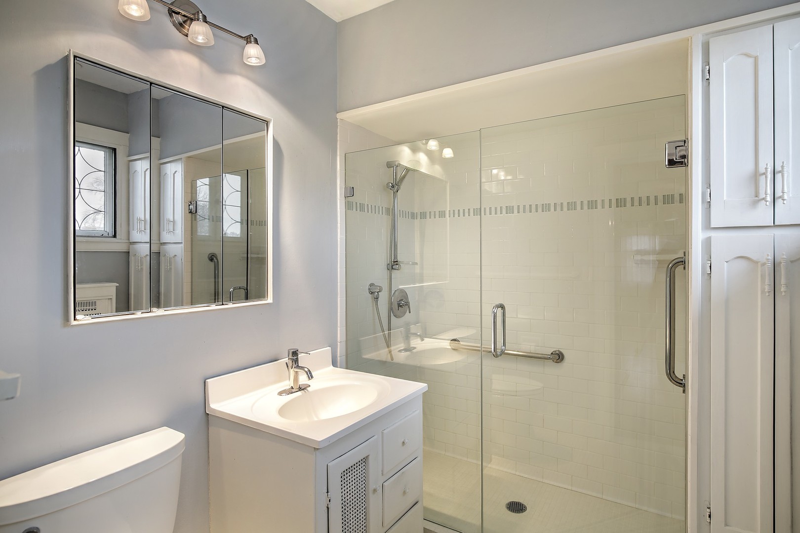 212 Raleigh Road Kenilworth, IL 60043 - Photo 16 of 26 a bathroom with a sink shower and a mirror