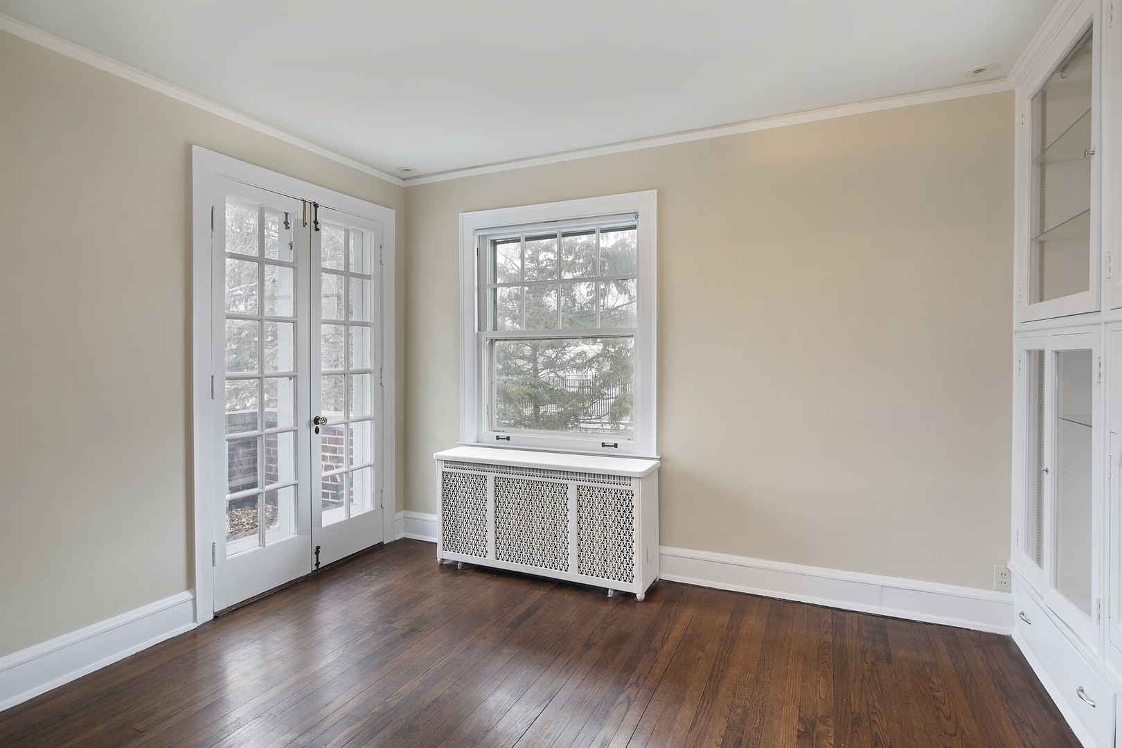 212 Raleigh Road Kenilworth, IL 60043 - Photo 17 of 26 an empty room with wooden floor and windows