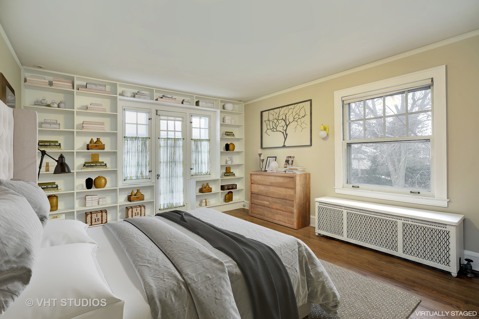 212 Raleigh Road Kenilworth, IL 60043 - Photo 20 of 26 a bedroom with a bed and a window