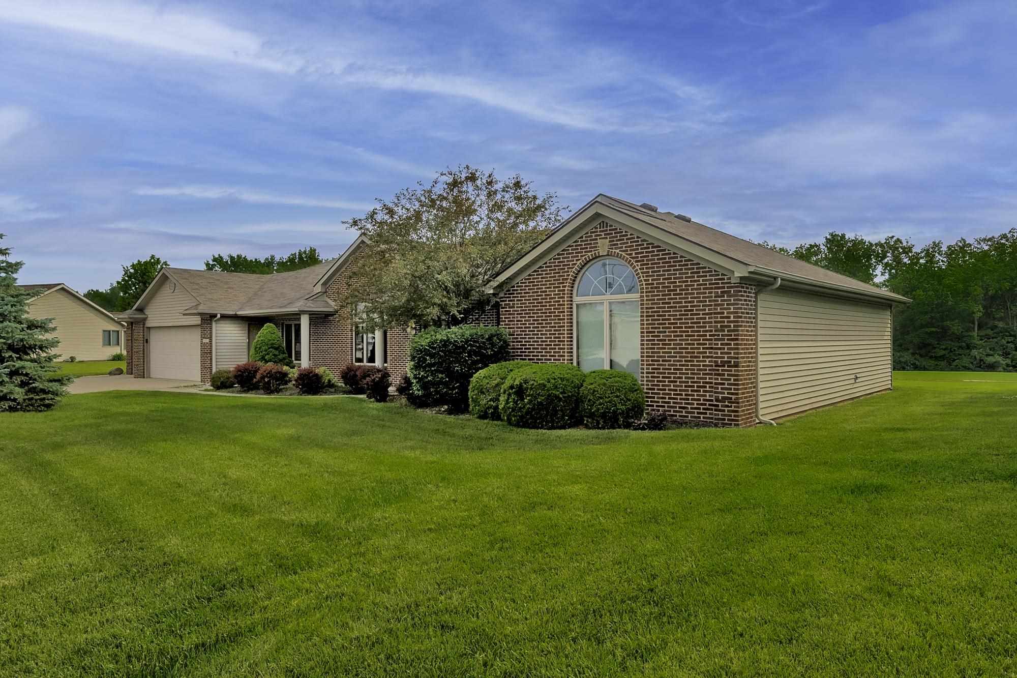 1016 Cross Pointe Decatur, IN 46733 - Photo 2 of 30