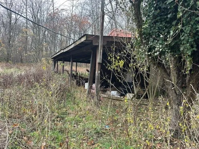 a view of a pathway of a house